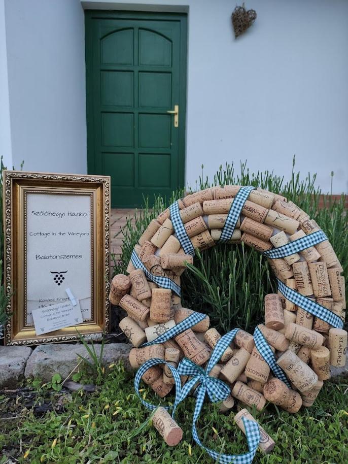 Szőlőhegyi házikó - Cottage in the vineyard Balatonszemes Exterior foto