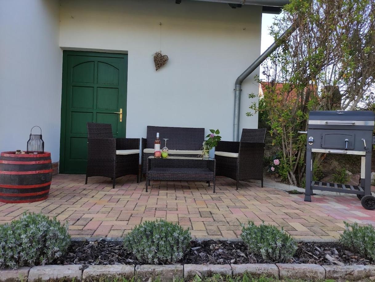 Szőlőhegyi házikó - Cottage in the vineyard Balatonszemes Exterior foto
